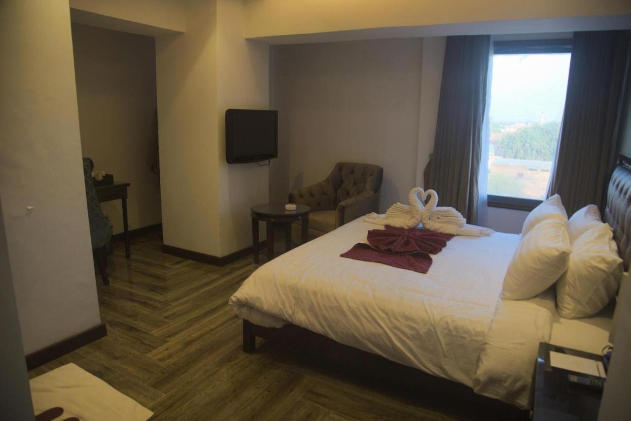 Savoey Hotel 라호르 외부 사진