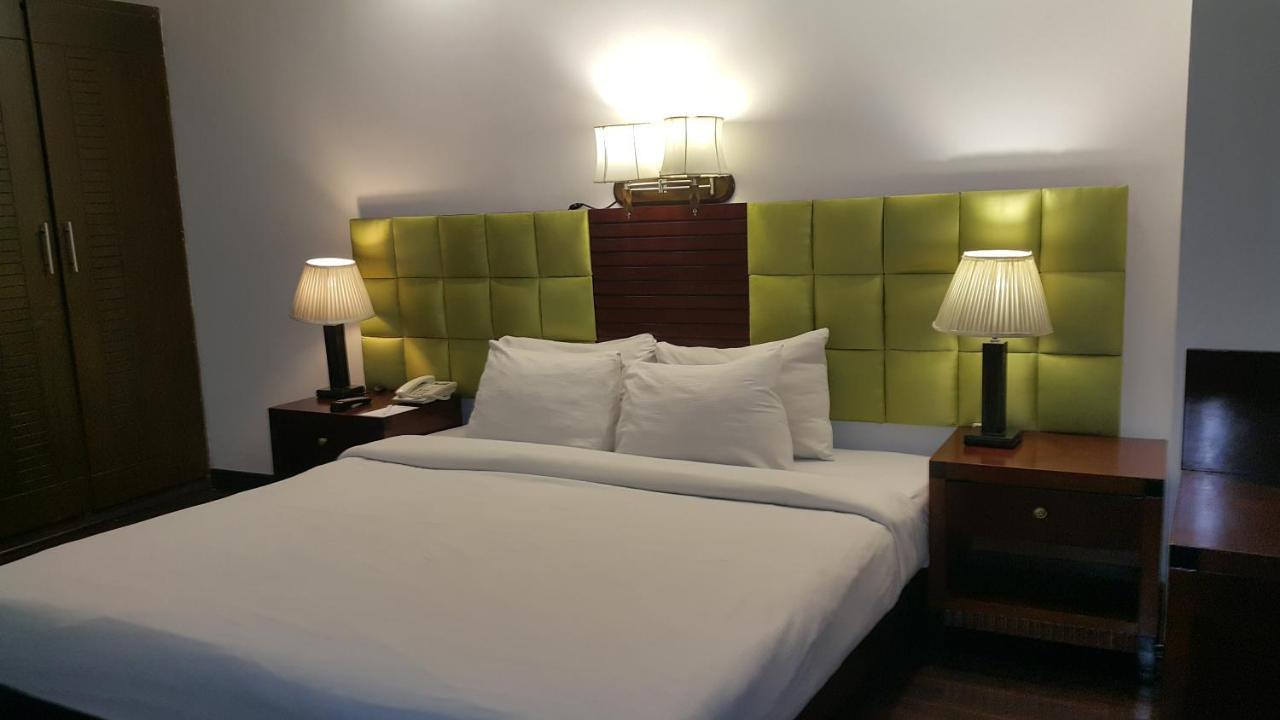 Savoey Hotel 라호르 외부 사진