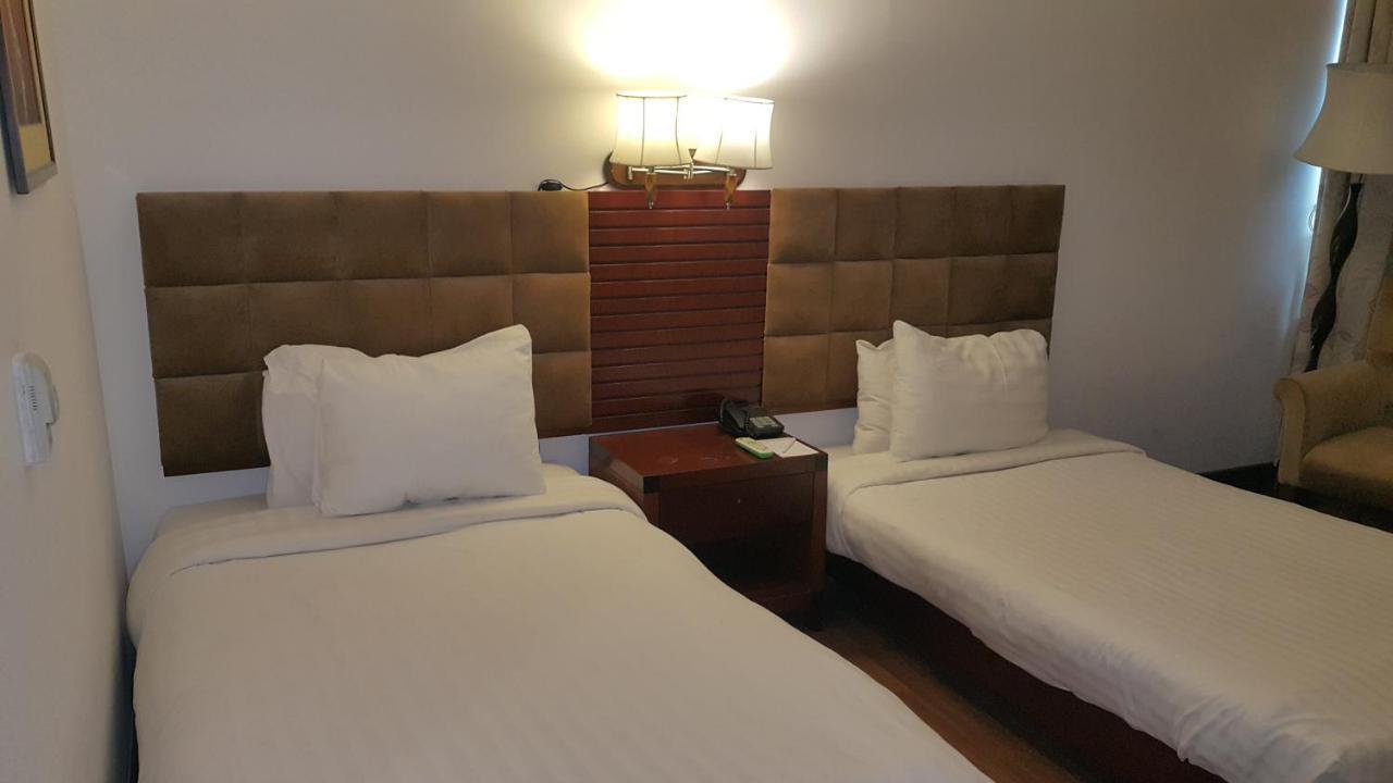 Savoey Hotel 라호르 외부 사진