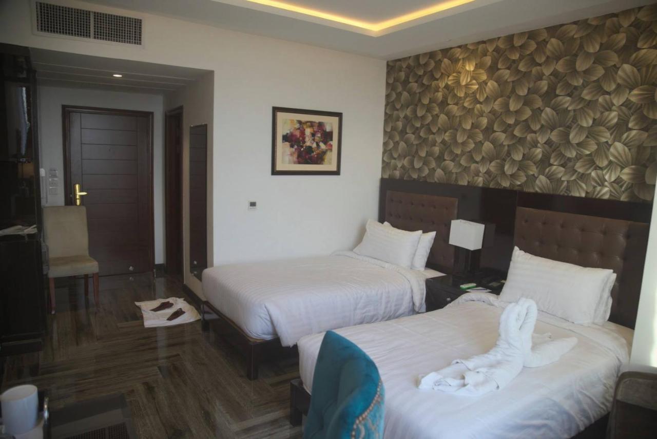 Savoey Hotel 라호르 외부 사진
